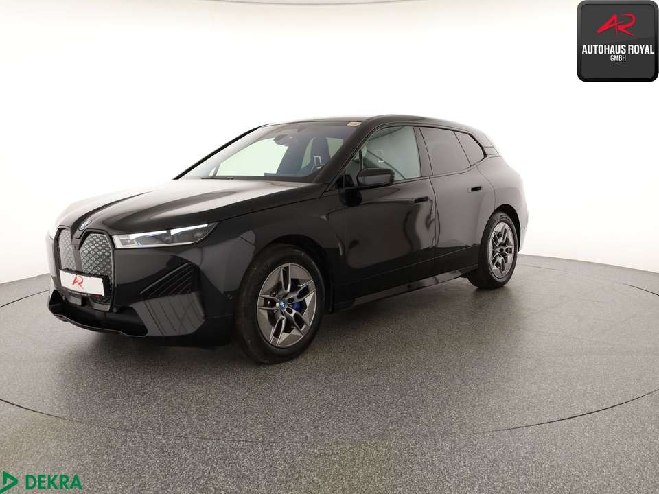 BMW iX - Imagem 1