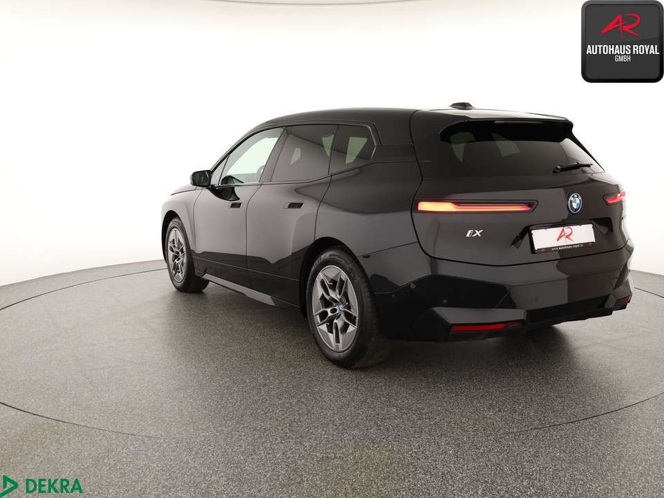 BMW iX - Imagem 3