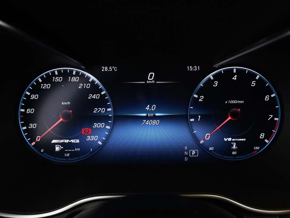 Mercedes-Benz GLC 63 AMG - Imagem 13