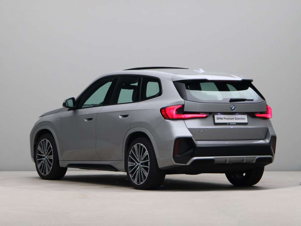 BMW iX1 - Imagem 11