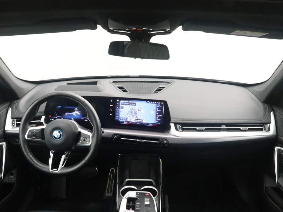 BMW iX1 - Imagem 13