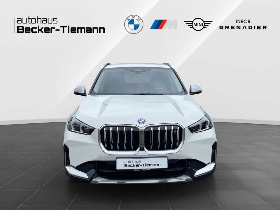 BMW iX - Imagem 2