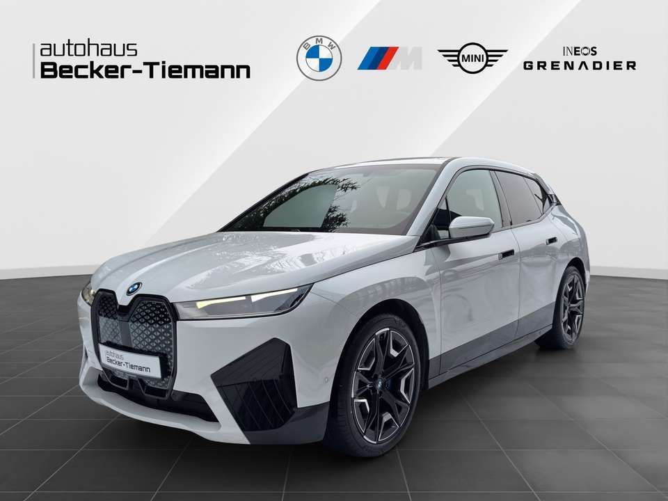 BMW iX - Imagem 1