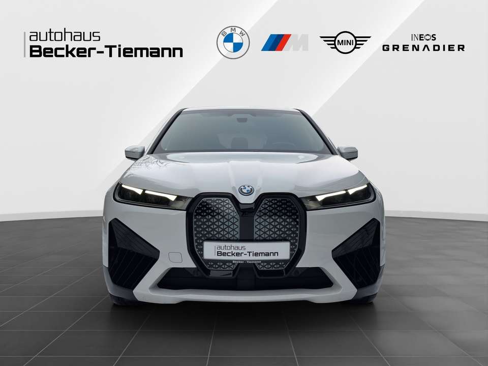 BMW iX - Imagem 2