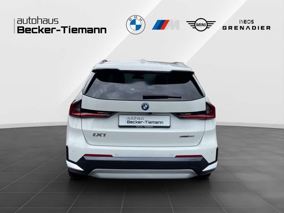BMW iX - Imagem 5