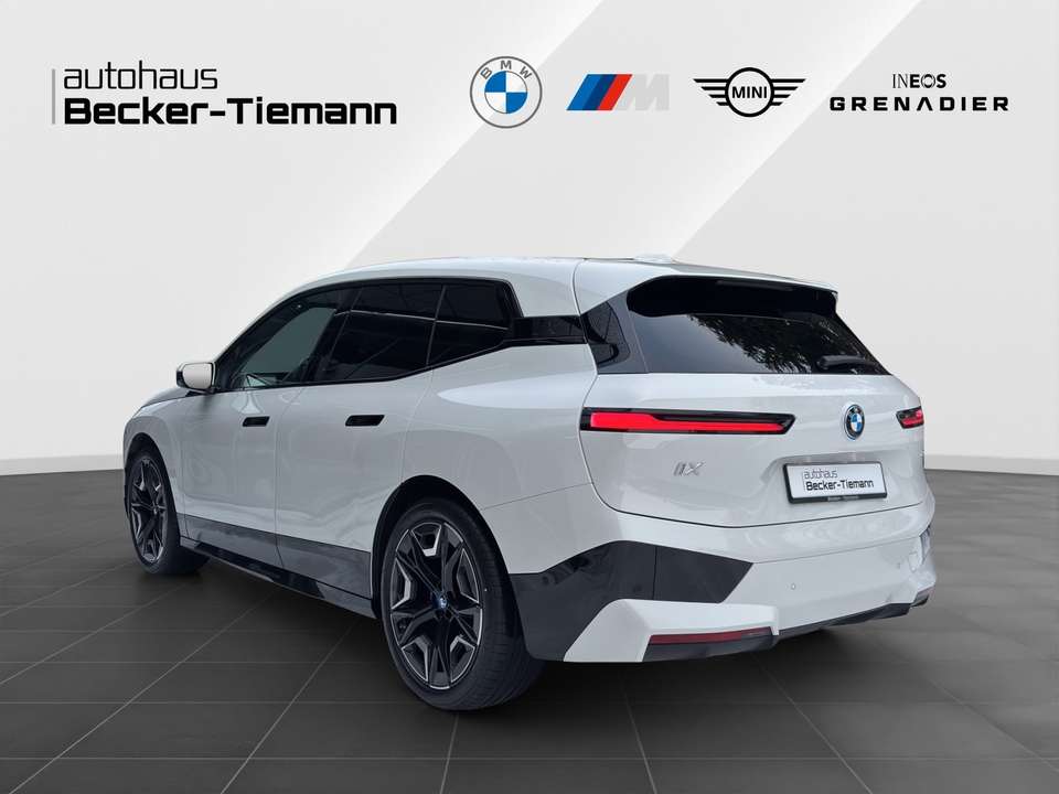 BMW iX - Imagem 4