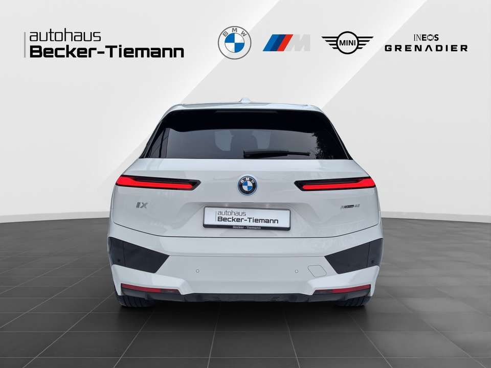 BMW iX - Imagem 5