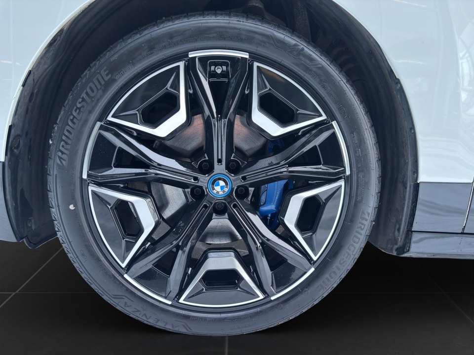 BMW iX - Imagem 8