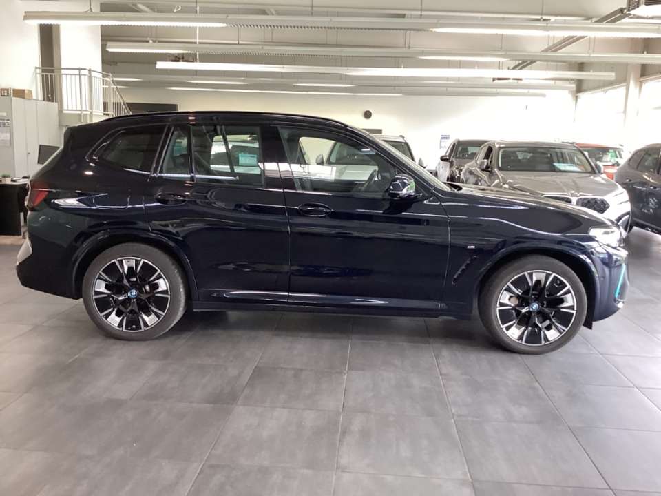BMW iX3 - Imagem 8