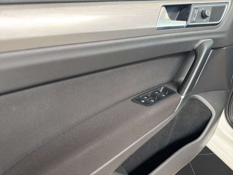 Volkswagen Golf Sportsvan - Imagem 2