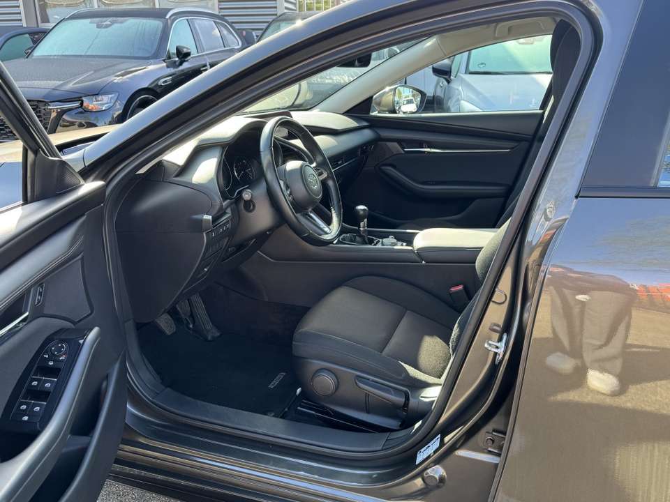 Mazda 3 - Imagem 11