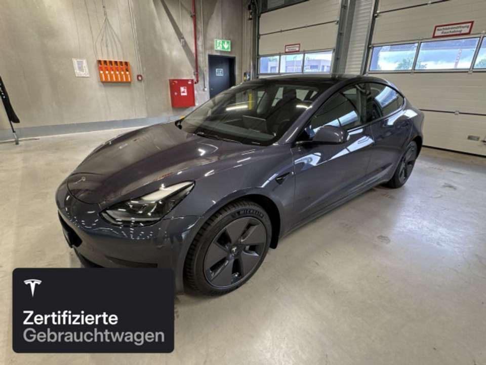 Tesla Model 3 - Imagem 2