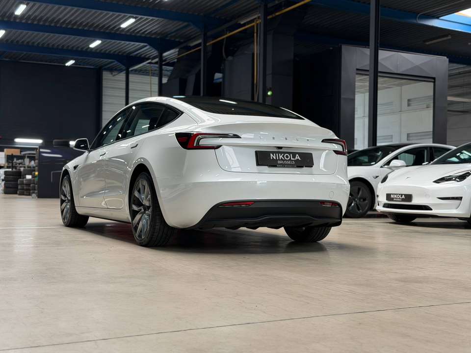 Tesla Model 3 - Imagem 2