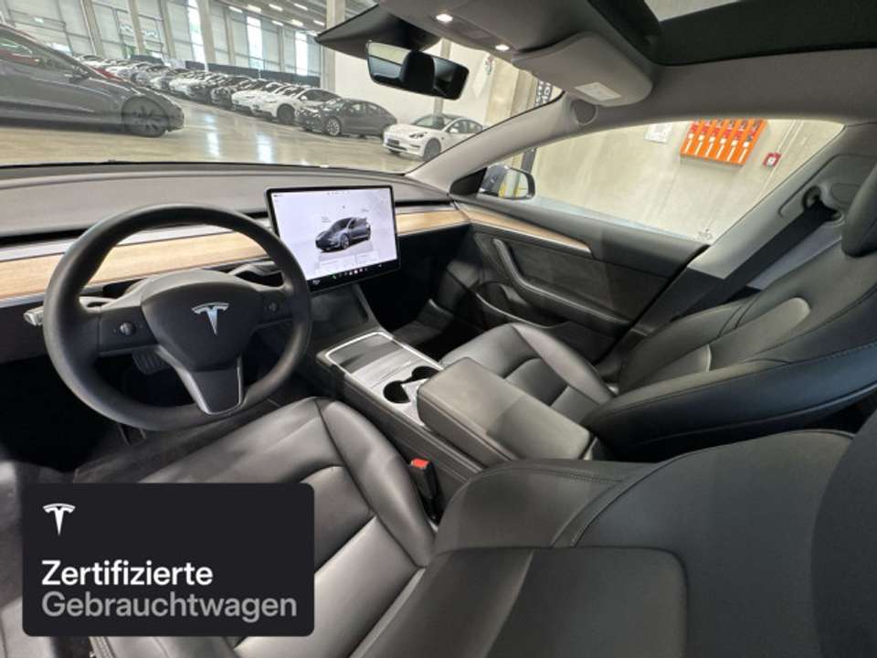 Tesla Model 3 - Imagem 11