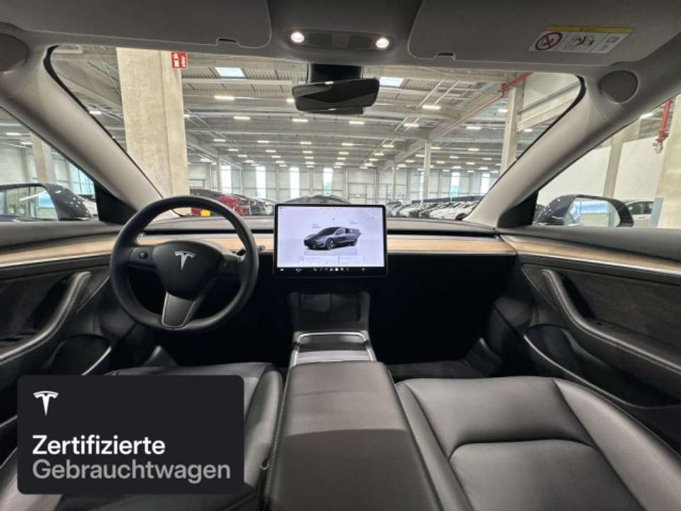 Tesla Model 3 - Imagem 14