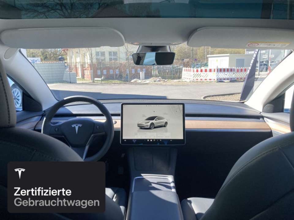 Tesla Model 3 - Imagem 14