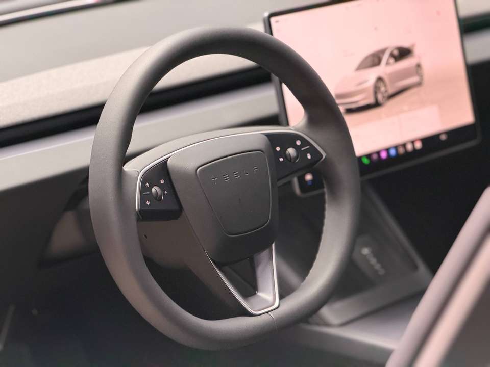 Tesla Model 3 - Imagem 9