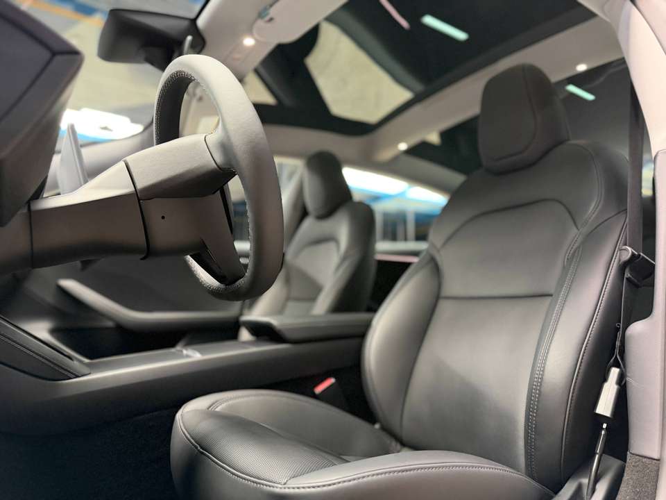 Tesla Model 3 - Imagem 12