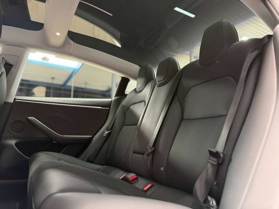 Tesla Model 3 - Imagem 13