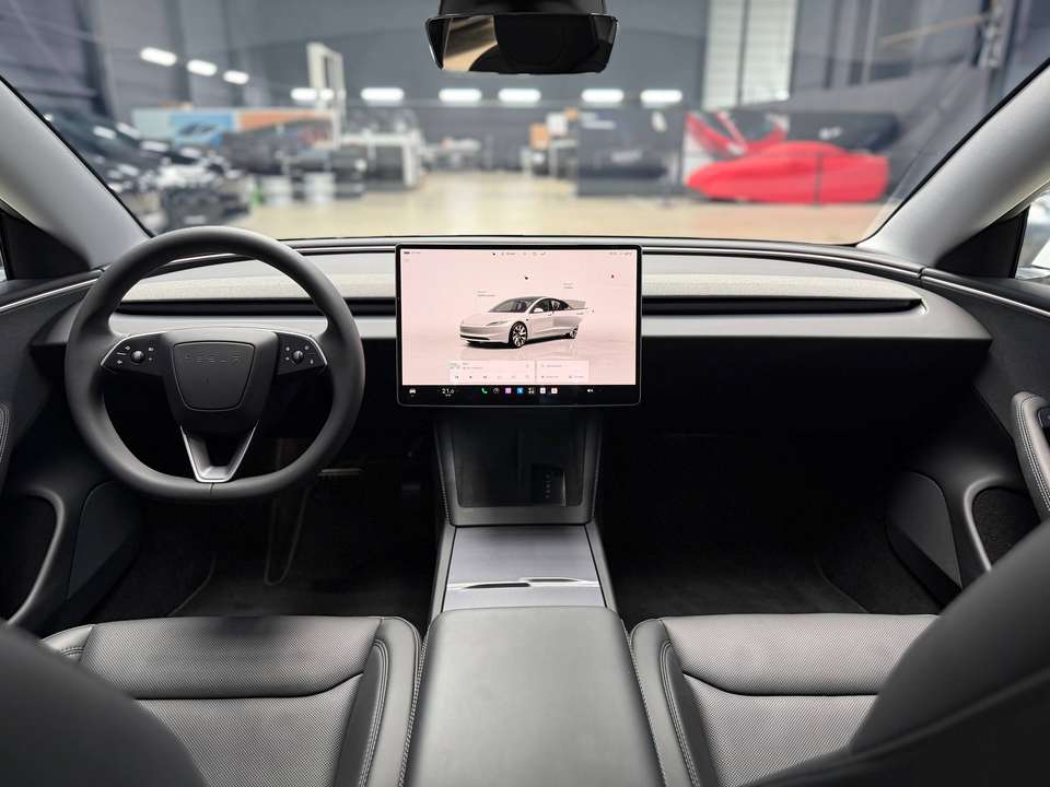 Tesla Model 3 - Imagem 15