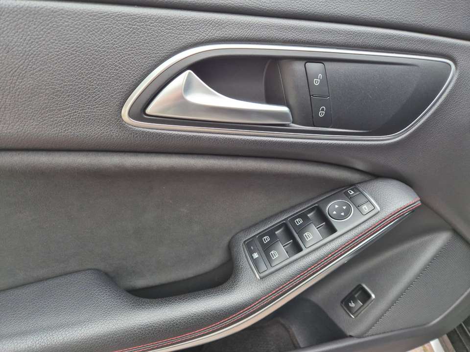 Mercedes-Benz CLA 45 AMG - Imagem 9