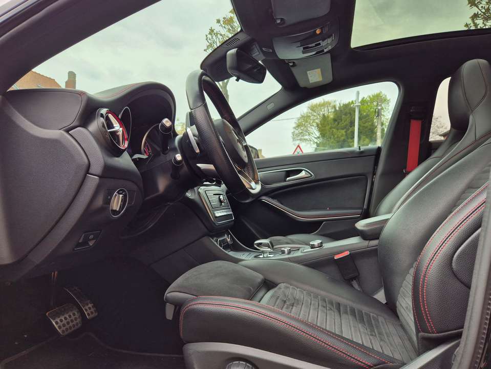 Mercedes-Benz CLA 45 AMG - Imagem 10