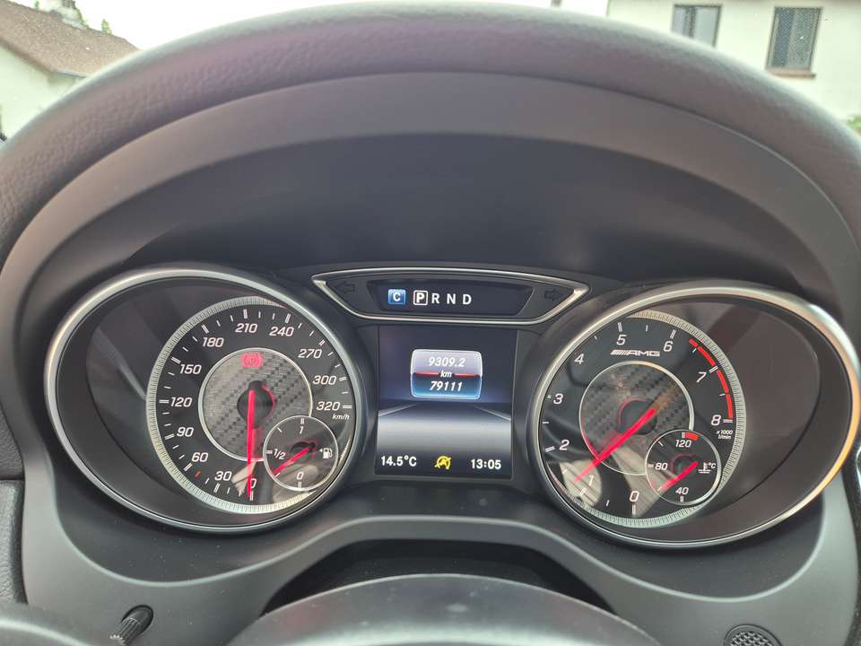Mercedes-Benz CLA 45 AMG - Imagem 12