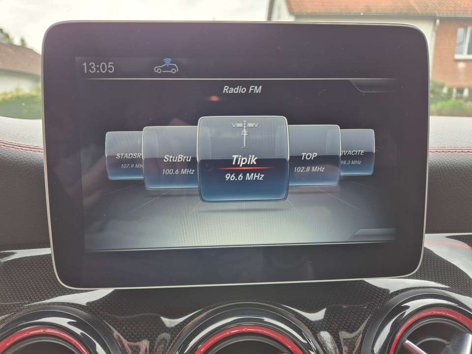 Mercedes-Benz CLA 45 AMG - Imagem 15