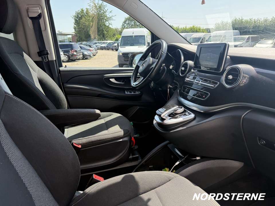 Mercedes-Benz V 220 - Imagem 11