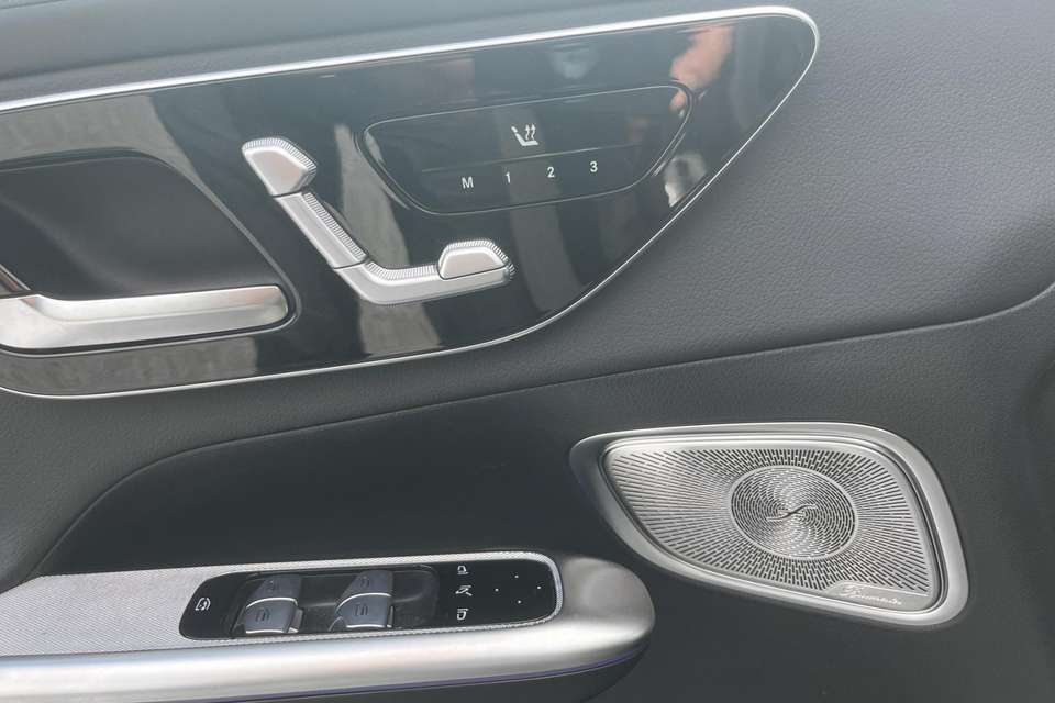 Mercedes-Benz GLC 300 - Imagem 13