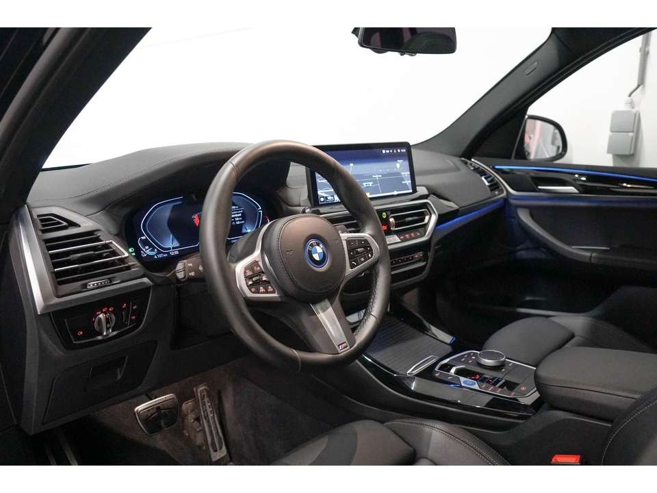 BMW iX3 - Imagem 2