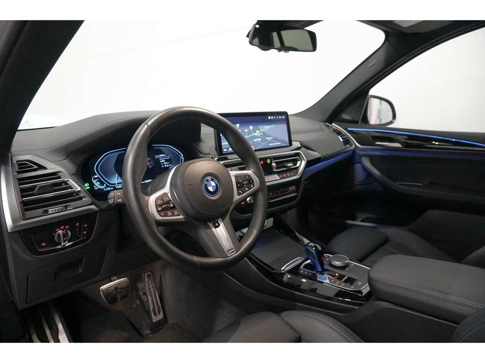 BMW iX3 - Imagem 2