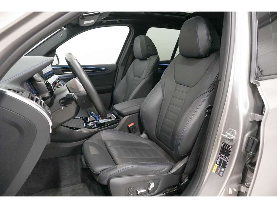 BMW iX3 - Imagem 11