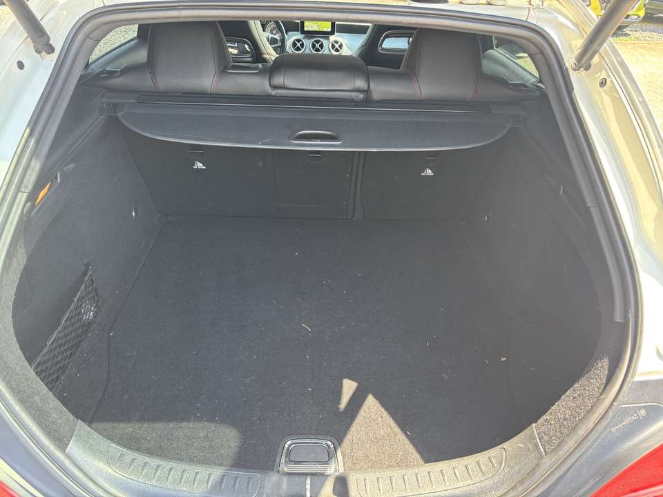 Mercedes-Benz CLA 180 - Imagem 4