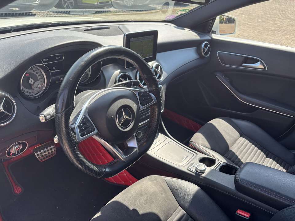 Mercedes-Benz CLA 180 - Imagem 7