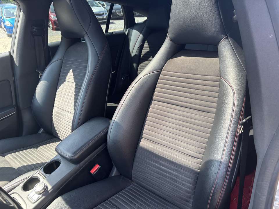 Mercedes-Benz CLA 180 - Imagem 9