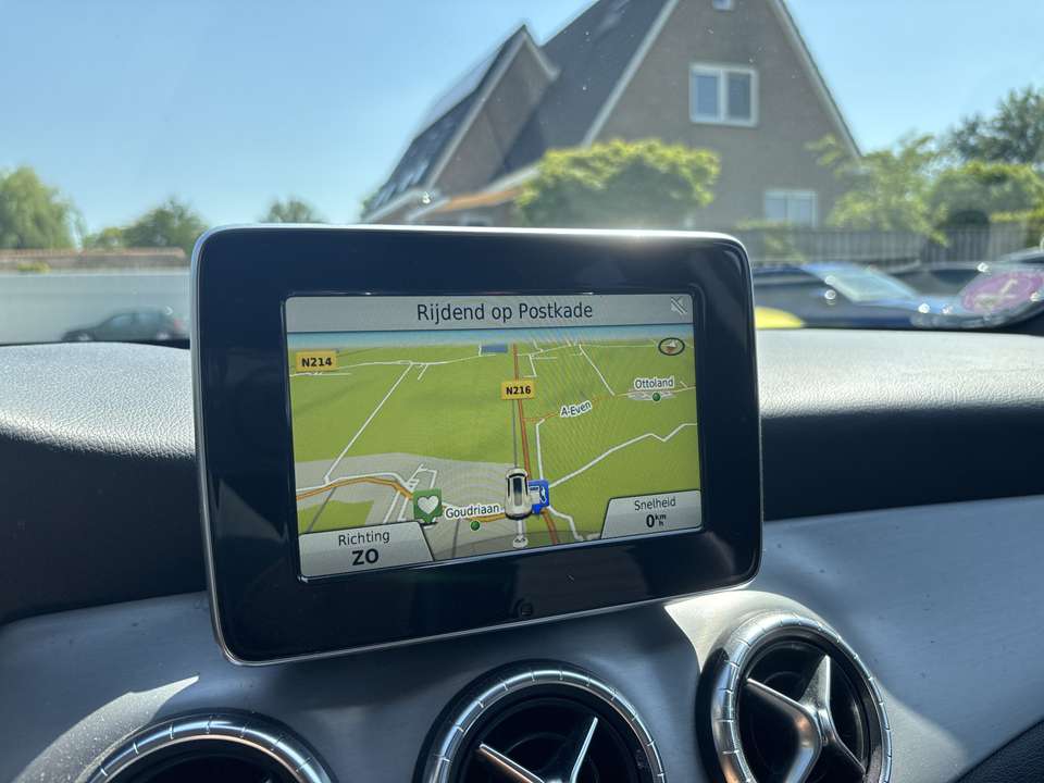 Mercedes-Benz CLA 180 - Imagem 12