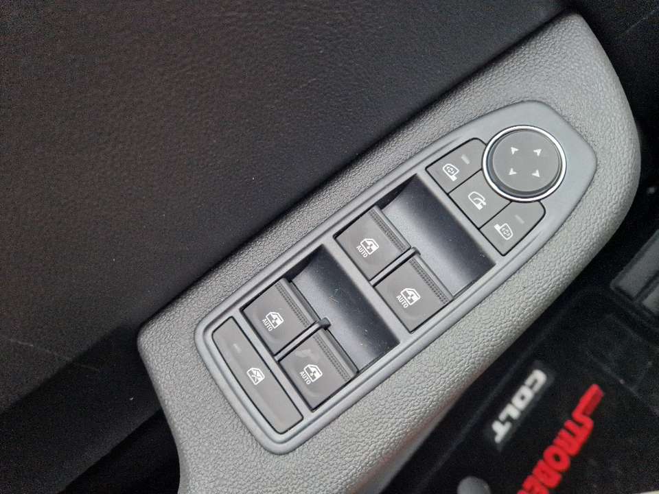 Mitsubishi Colt - Imagem 6