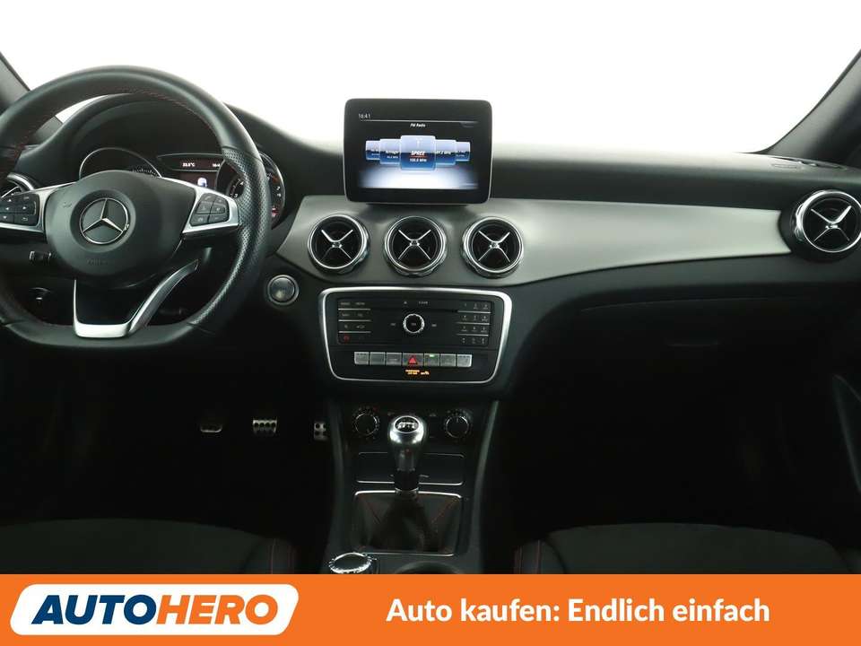 Mercedes-Benz GLA 180 - Imagem 12