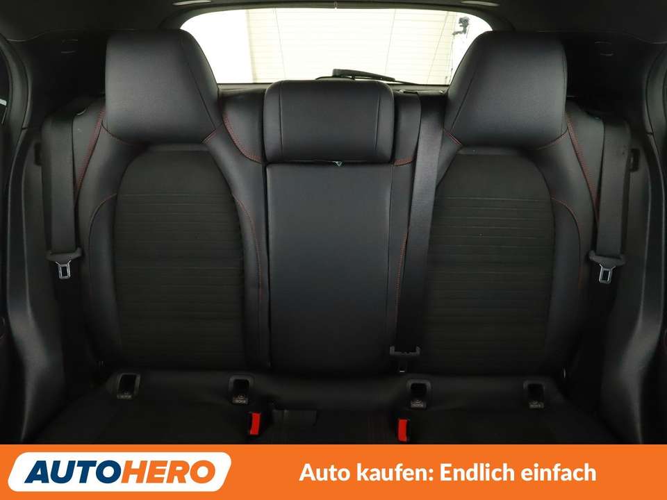 Mercedes-Benz GLA 180 - Imagem 15