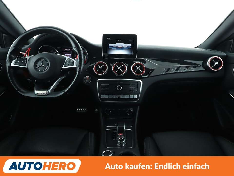 Mercedes-Benz CLA 45 AMG - Imagem 12