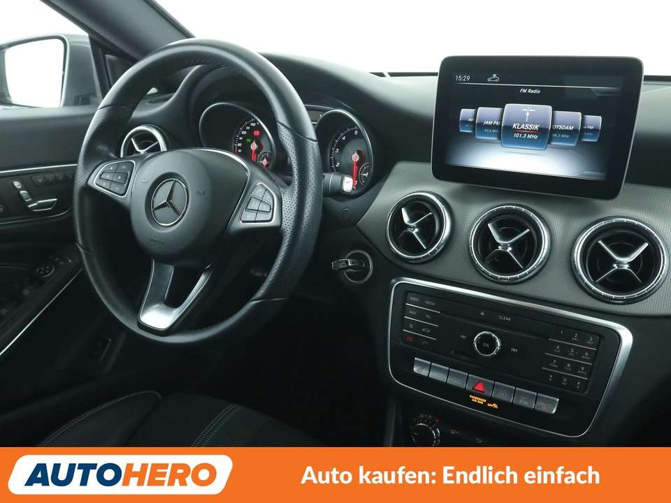 Mercedes-Benz CLA 220 - Imagem 13