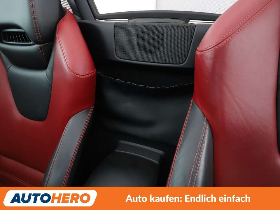 Mercedes-Benz SLC 250 - Imagem 14