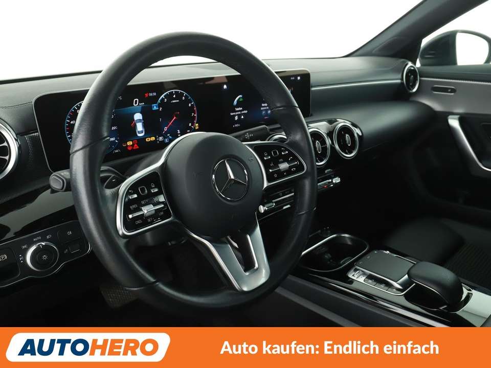 Mercedes-Benz CLA 180 - Imagem 11