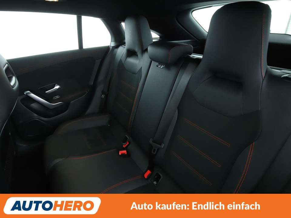 Mercedes-Benz CLA 200 - Imagem 14