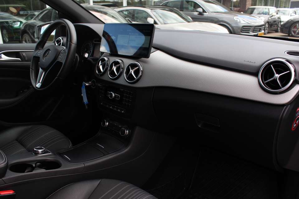 Mercedes-Benz B 180 - Imagem 13