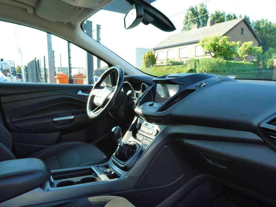 Ford Kuga - Imagem 12