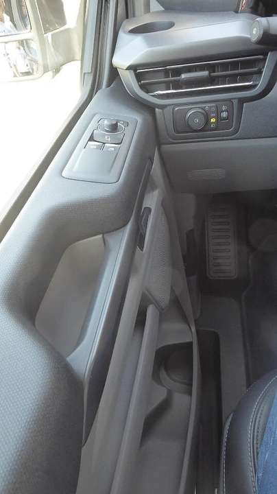 Ford Tourneo Custom - Imagem 13