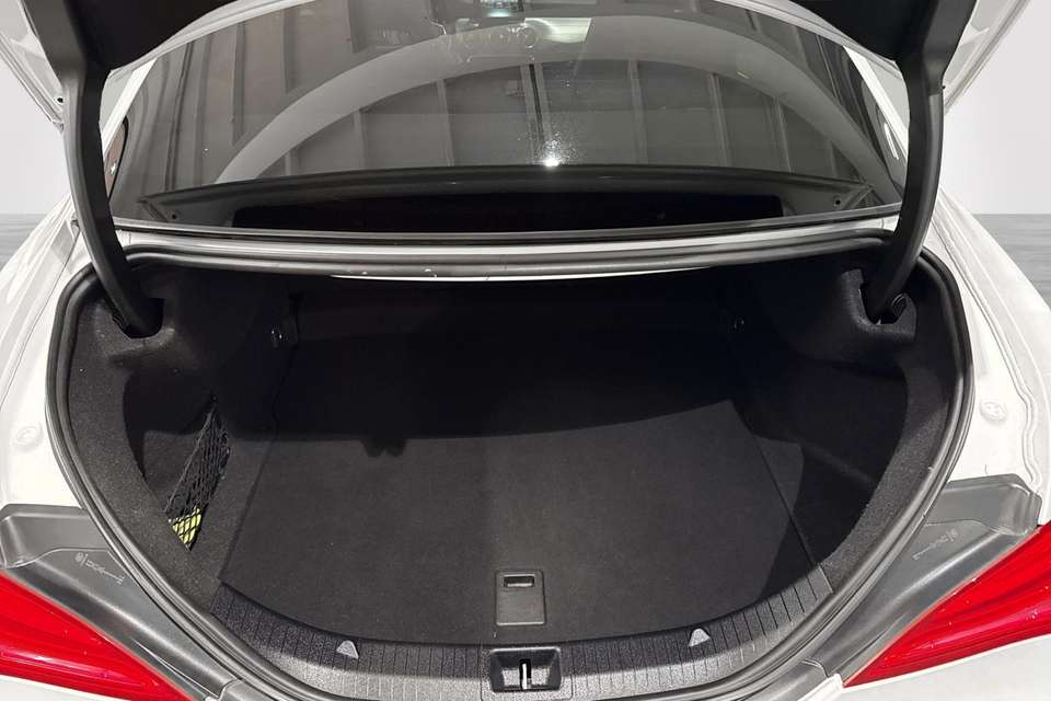 Mercedes-Benz CLA 200 - Imagem 10