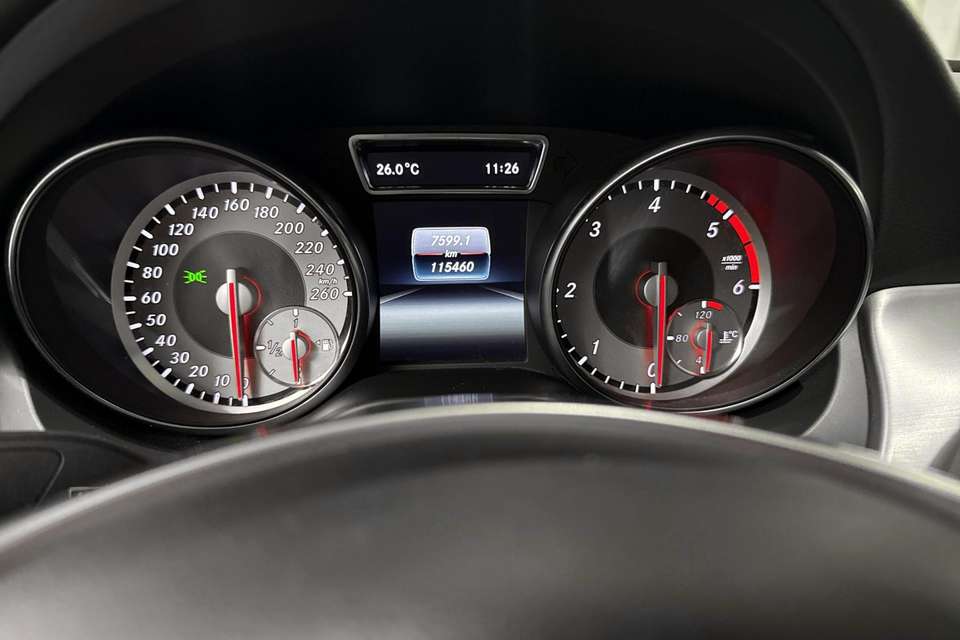 Mercedes-Benz CLA 200 - Imagem 13